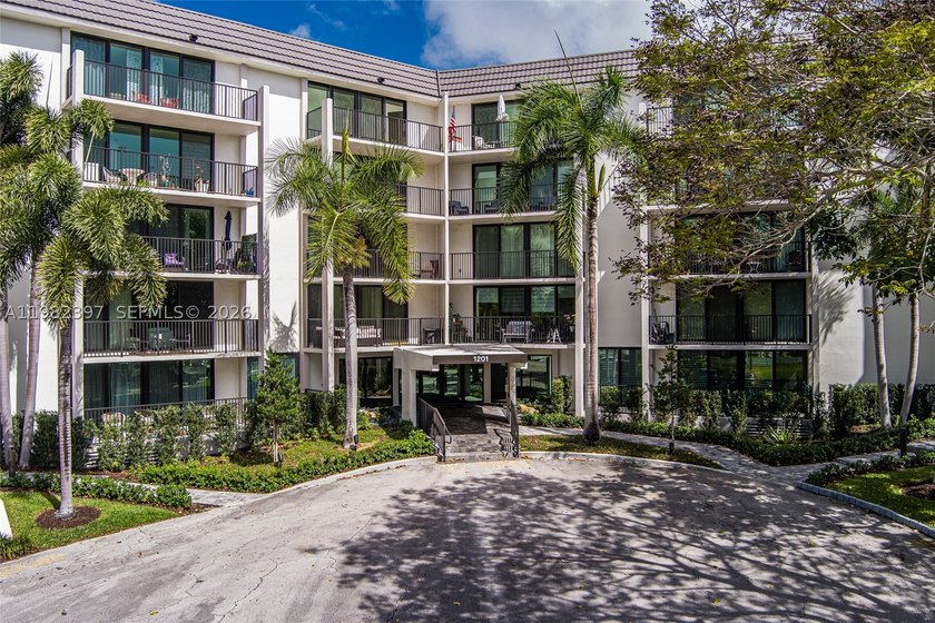 Explore a beautifully renovated first-floor condo with garage - photo 42