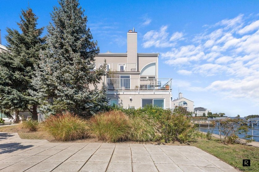 8 Deepwater Way offers the most spectacular on-the-water views - photo 2