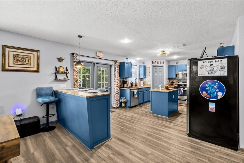 Completely renovated and move-in ready! This stunning 4BR/3BA - photo 13