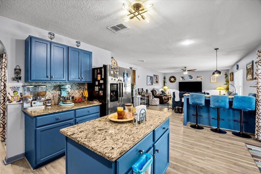 Completely renovated and move-in ready! This stunning 4BR/3BA - photo 17