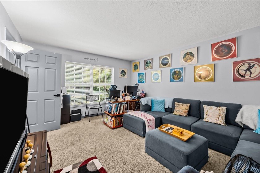 Completely renovated and move-in ready! This stunning 4BR/3BA - photo 23