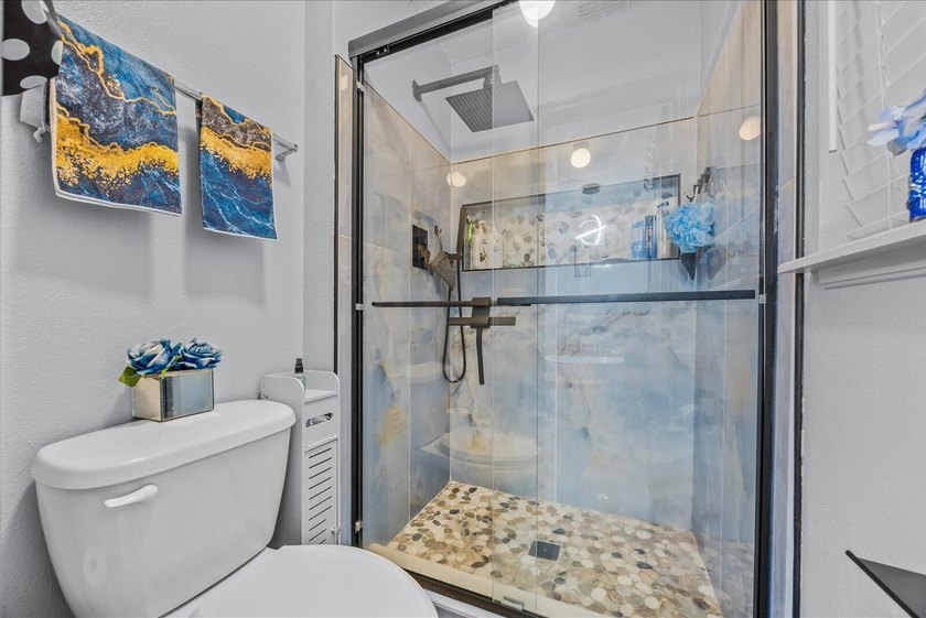 Completely renovated and move-in ready! This stunning 4BR/3BA - photo 29
