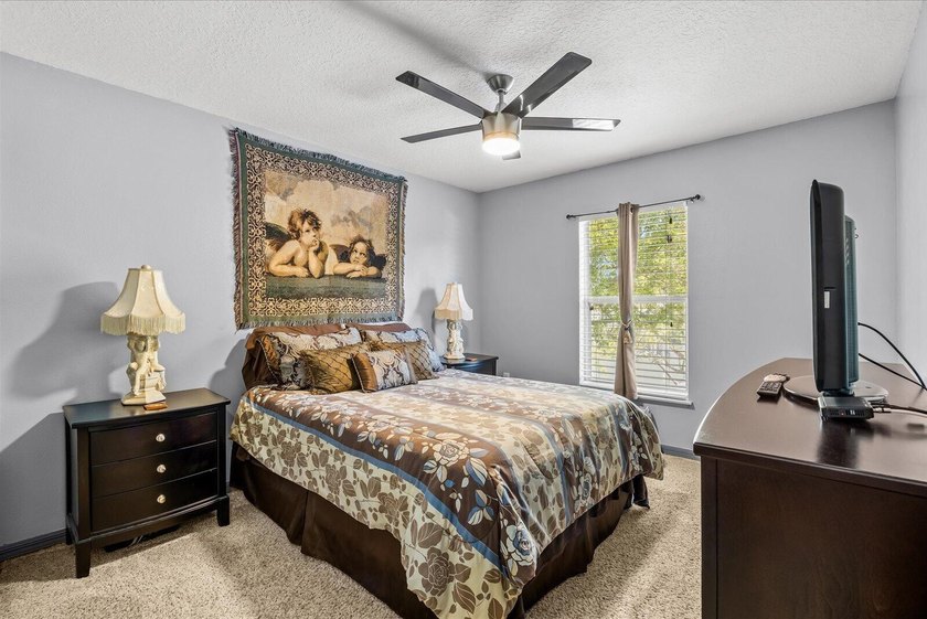 Completely renovated and move-in ready! This stunning 4BR/3BA - photo 30