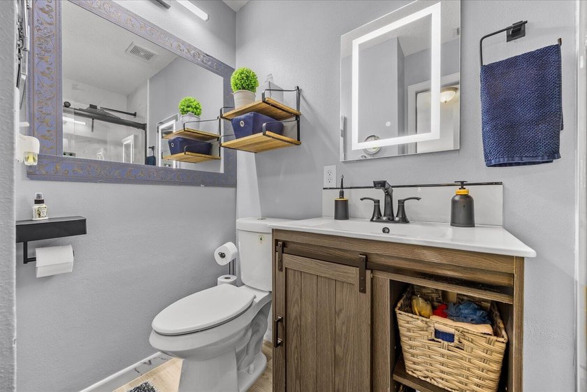Completely renovated and move-in ready! This stunning 4BR/3BA - photo 33
