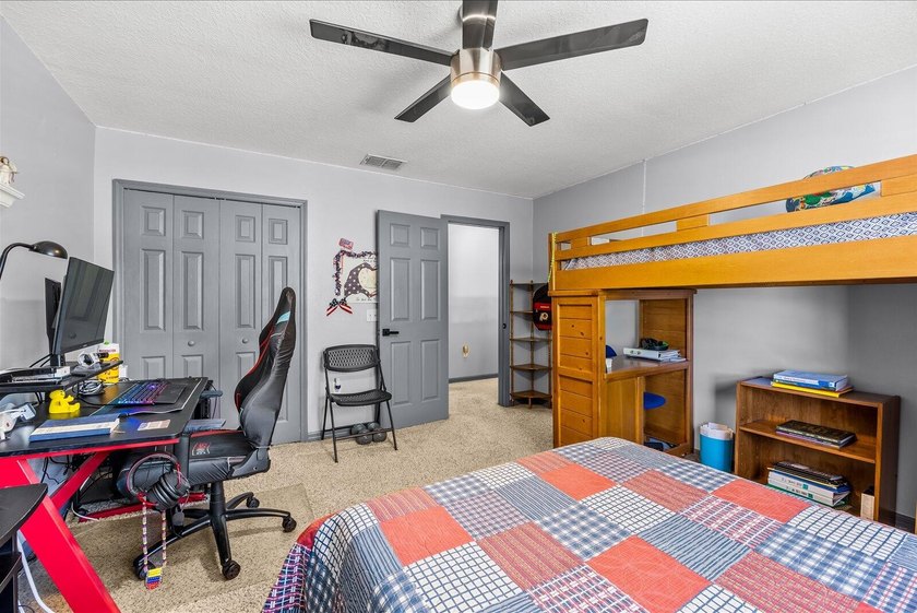 Completely renovated and move-in ready! This stunning 4BR/3BA - photo 36