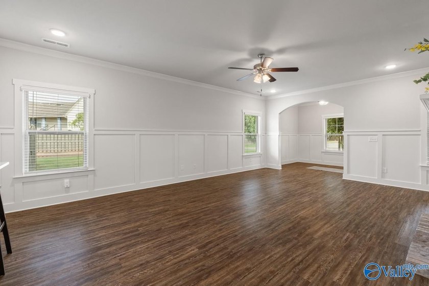 Exceptional move-in ready 4BR/3BA home with freshly painted - photo 4