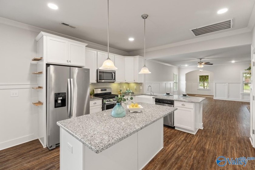 Exceptional move-in ready 4BR/3BA home with freshly painted - photo 6