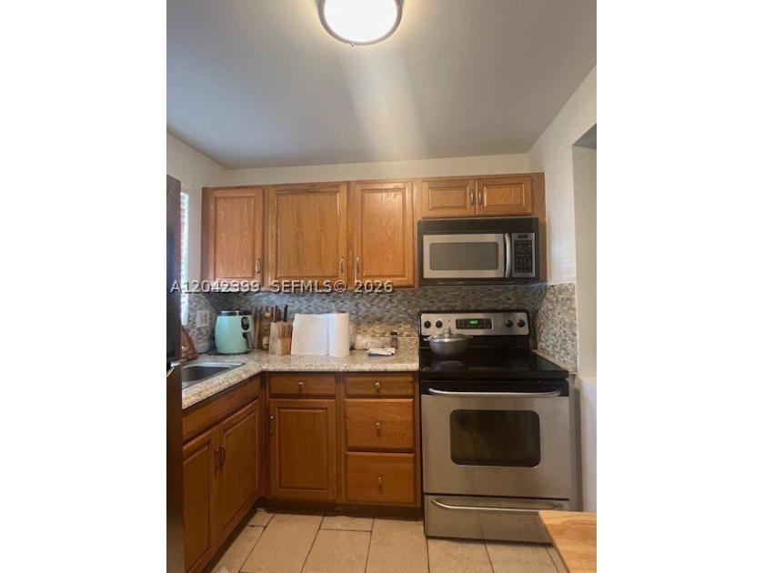 1 bedroom 1 bathroom with den, corner unit with lake view - photo 14