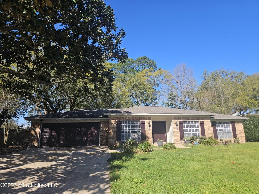 Back on market with a new roof with a 2 year warranty. Home also - photo 14