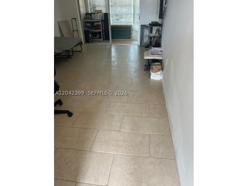 1 bedroom 1 bathroom with den, corner unit with lake view - photo 17