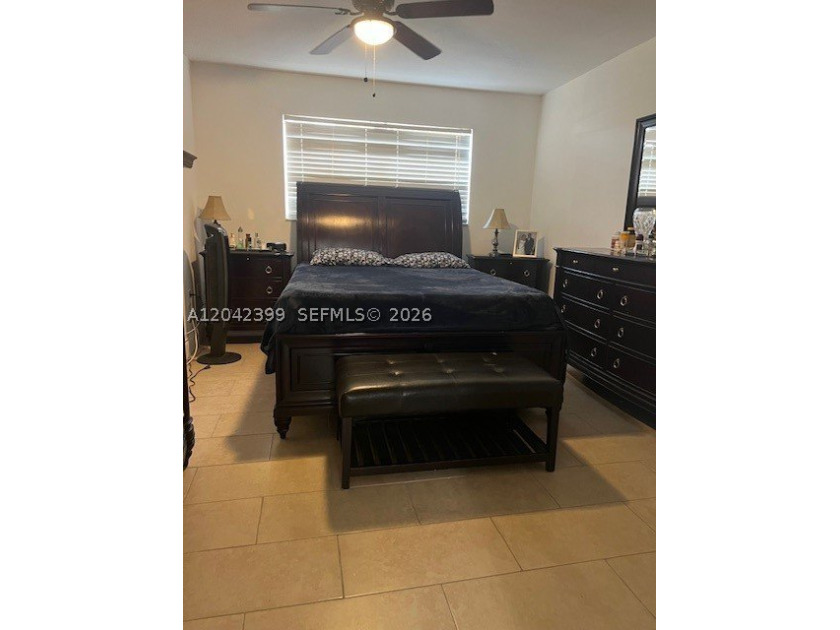 1 bedroom 1 bathroom with den, corner unit with lake view - photo 21