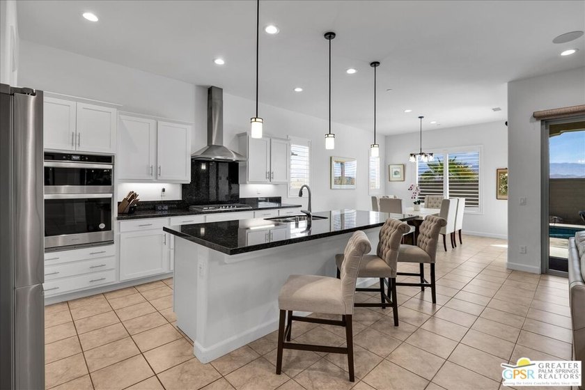 Luxury Desert Retreat with OWNED SOLAR, Private Pool &amp; Spa, and - photo 4