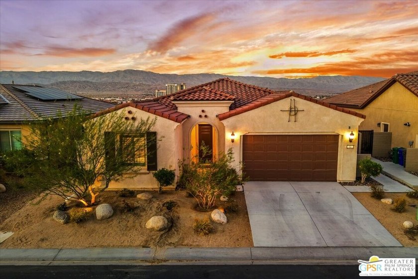 Luxury Desert Retreat with OWNED SOLAR, Private Pool &amp; Spa, and - photo 8