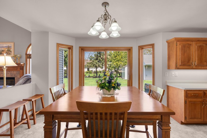 Welcome home to this beautifully maintained property offering - photo 14