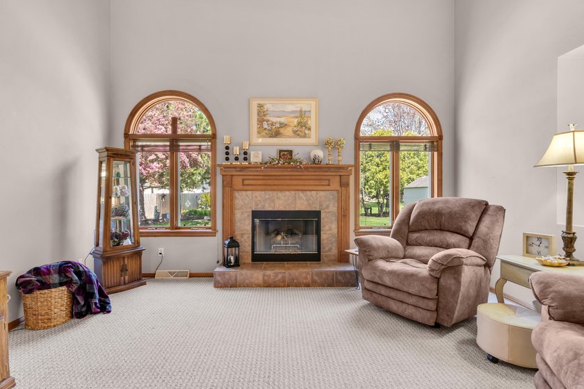Welcome home to this beautifully maintained property offering - photo 16