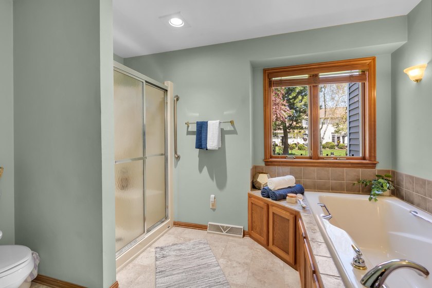 Welcome home to this beautifully maintained property offering - photo 22