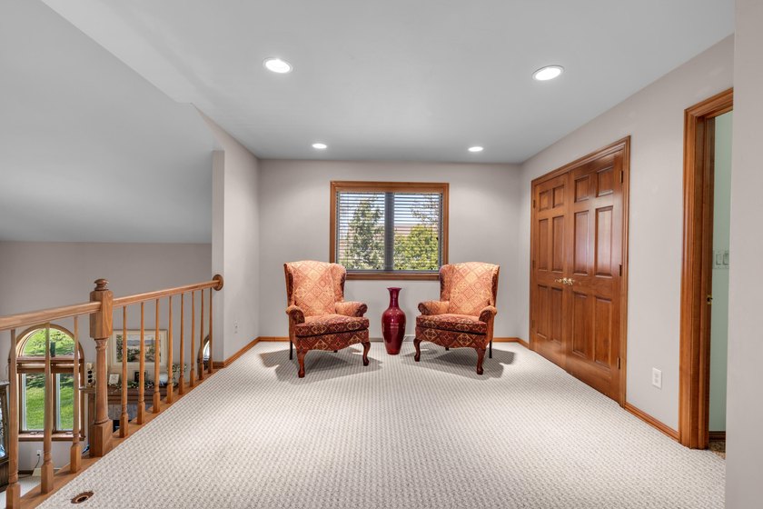 Welcome home to this beautifully maintained property offering - photo 24
