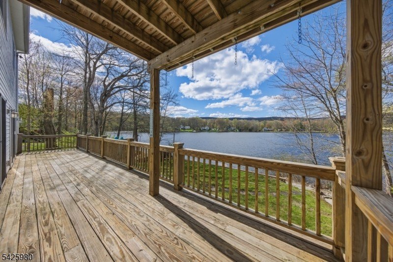 LAKE FRONT! Water views from almost every room! Welcome to 14 E - photo 3