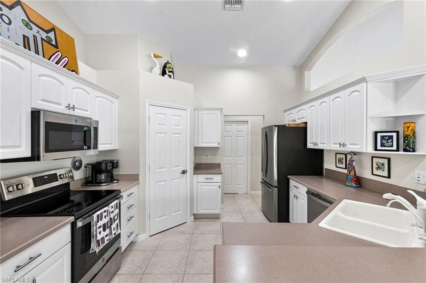 Experience the Marco Island lifestyle at an incredible price in - photo 8