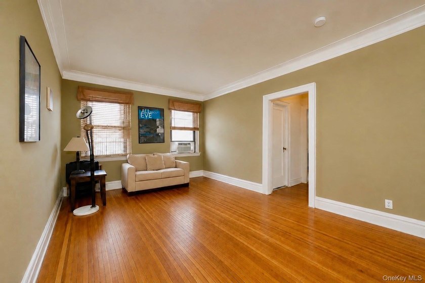 Welcome to this spacious 1-bedroom co-op in Forest Hills, Queens - photo 3