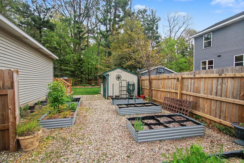 Welcome to this 3 bedroom, 2.5 bath home in Holland's desirable S - photo 27