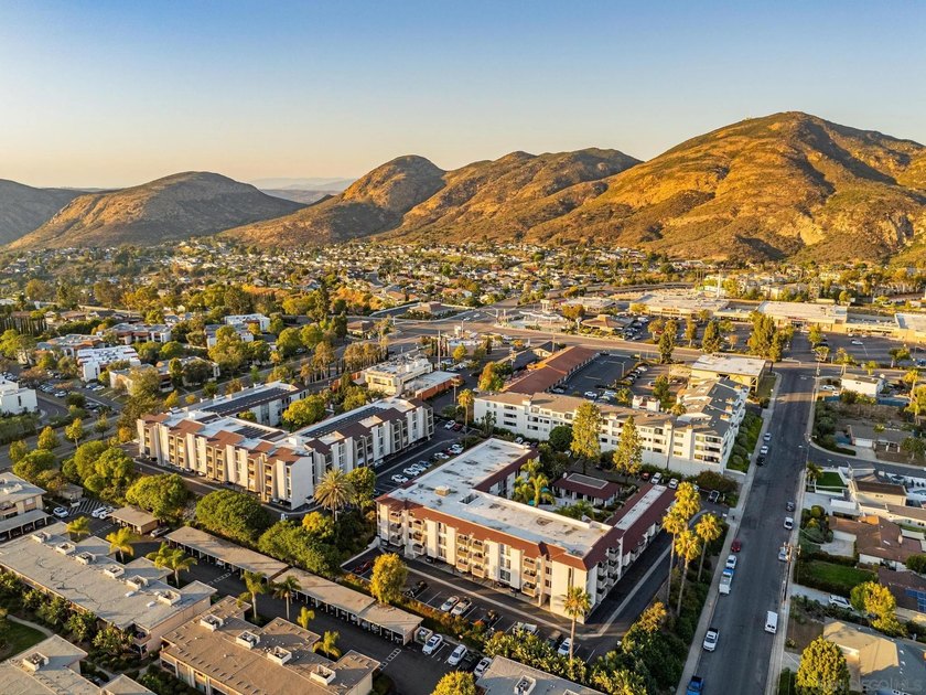 FHA &amp; VA Approved. Welcome to Hyde Park Villas in San Carlos! - photo 25