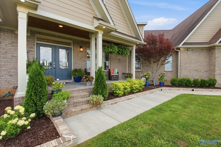 Rare opportunity to own a custom full-brick home on 20 - photo 7