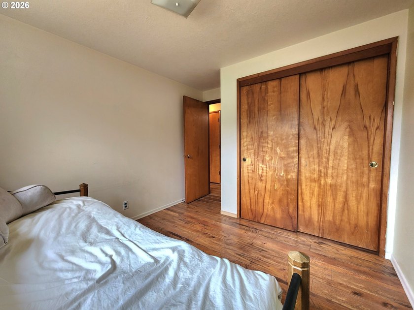 Welcome home to this well-maintained 3-bedroom, 2-bath property - photo 15