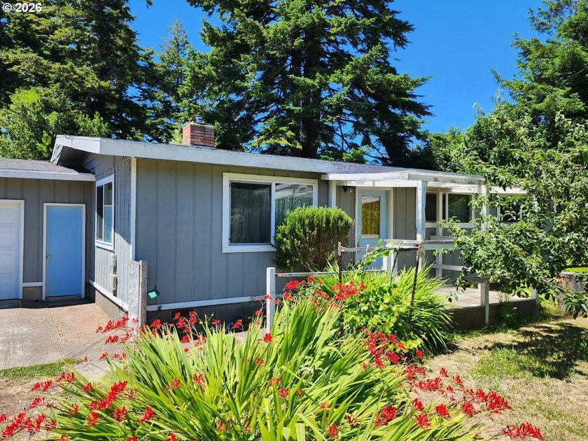 Welcome home to this well-maintained 3-bedroom, 2-bath property - photo 39