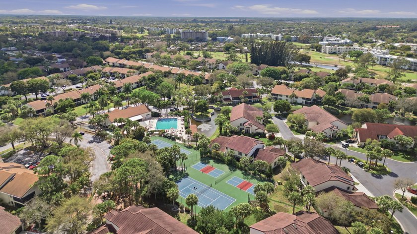 Welcome to the desirable 55+ community of Park Pointe in - photo 40