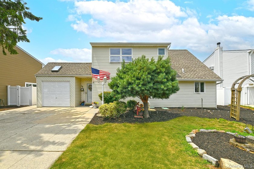 Welcome to this spacious five bedroom, three bath home - photo 2