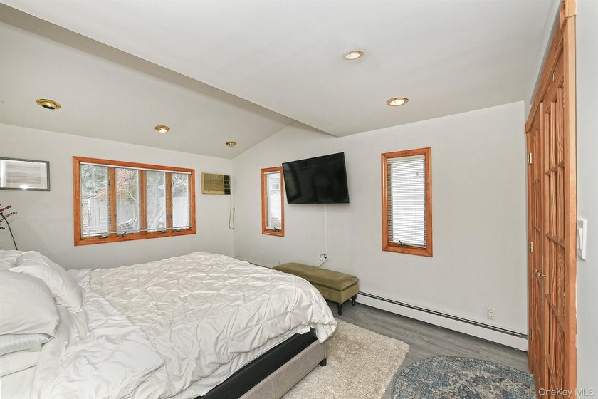 Welcome to this spacious five bedroom, three bath home - photo 5