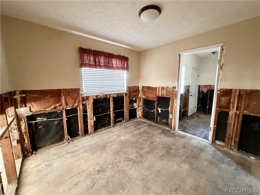 Rare opportunity to secure a prime waterfront property in Old - photo 14