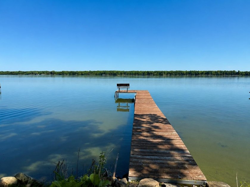 Experience lake life at its finest with this fully furnished 3 - photo 2