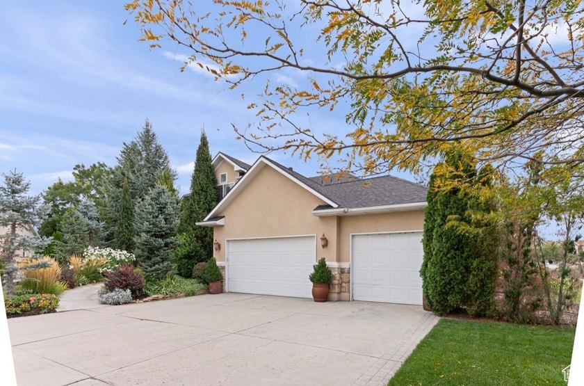 SHOWINGS BEGIN JULY 24, 2026!! This pristine 6-bedroom, 3 - photo 44