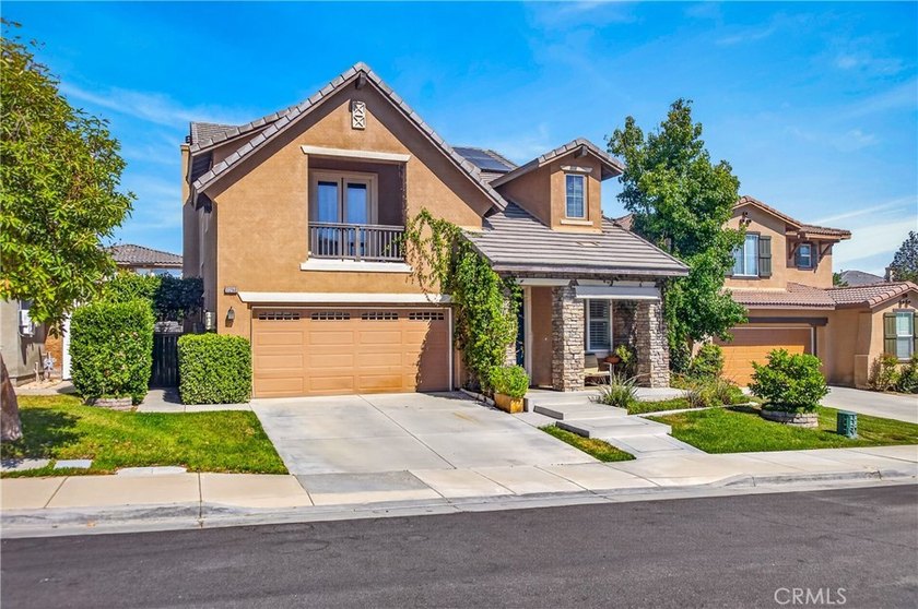 Welcome home! This beautiful two-story residence is ready to - photo 3