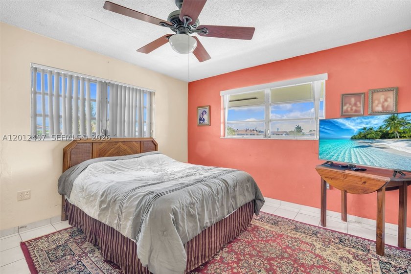 Beautiful and spacious 2-bedroom, 2-bath corner unit now - photo 15