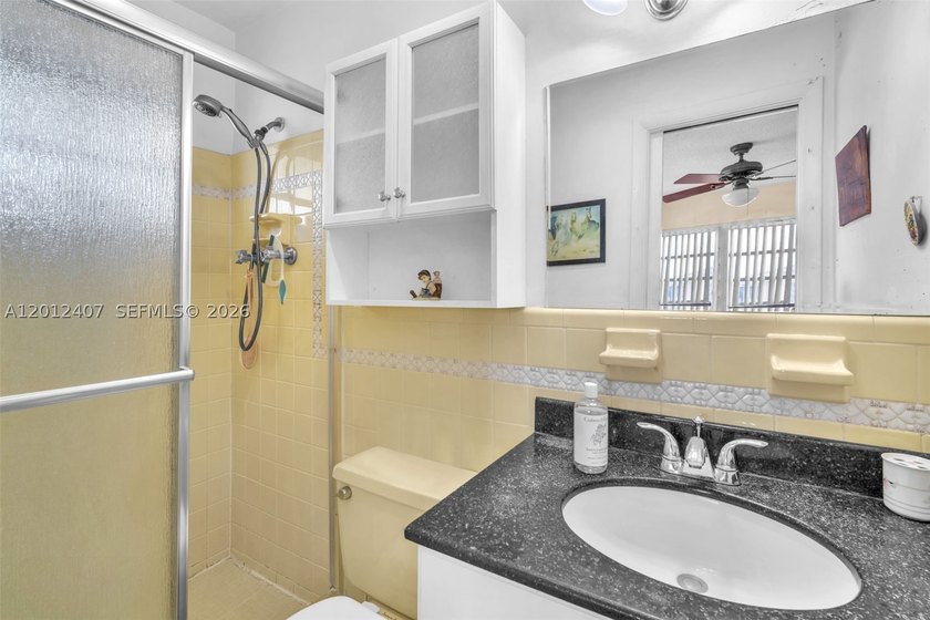 Beautiful and spacious 2-bedroom, 2-bath corner unit now - photo 19