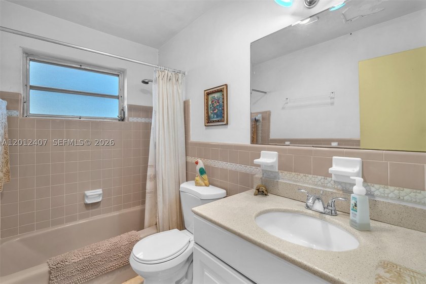 Beautiful and spacious 2-bedroom, 2-bath corner unit now - photo 20