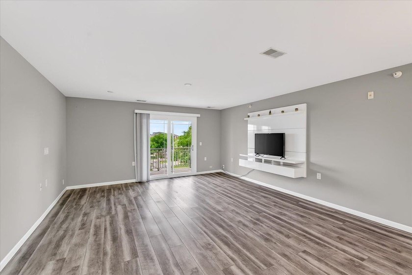 Welcome to easy living at a quiet condo community in the heart - photo 9