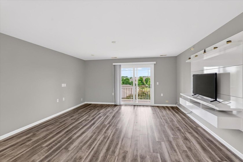 Welcome to easy living at a quiet condo community in the heart - photo 10