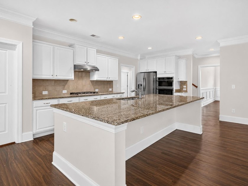 Situated on a generously sized golf course lot in Mount Vintage - photo 7