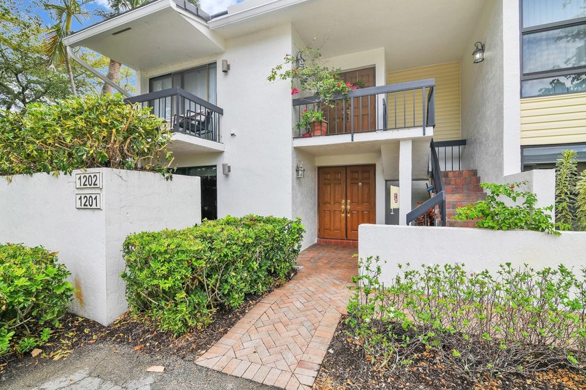 Rarely available. Expanded remodeled ground floor garden - photo 2
