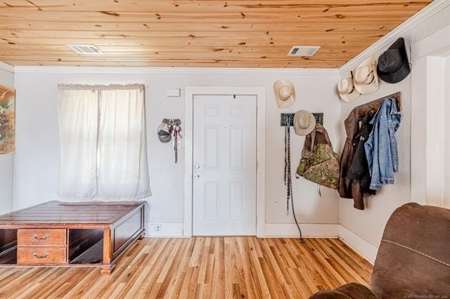 Farmhouse Chic in the Heart of Mannford! This charming 3-bedroom - photo 3