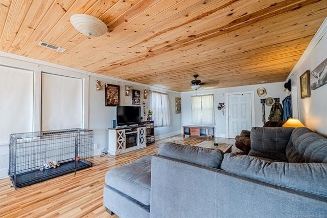 Farmhouse Chic in the Heart of Mannford! This charming 3-bedroom - photo 6