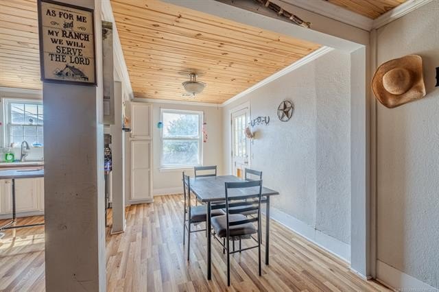 Farmhouse Chic in the Heart of Mannford! This charming 3-bedroom - photo 8