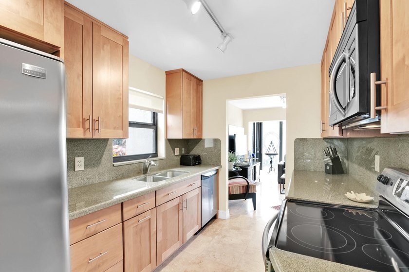 Rarely available. Expanded remodeled ground floor garden - photo 9
