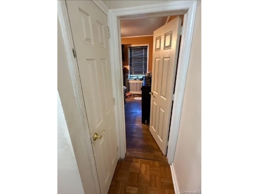 Welcome to this cozy and well-maintained 1-bedroom, 1.5-bathroom - photo 8