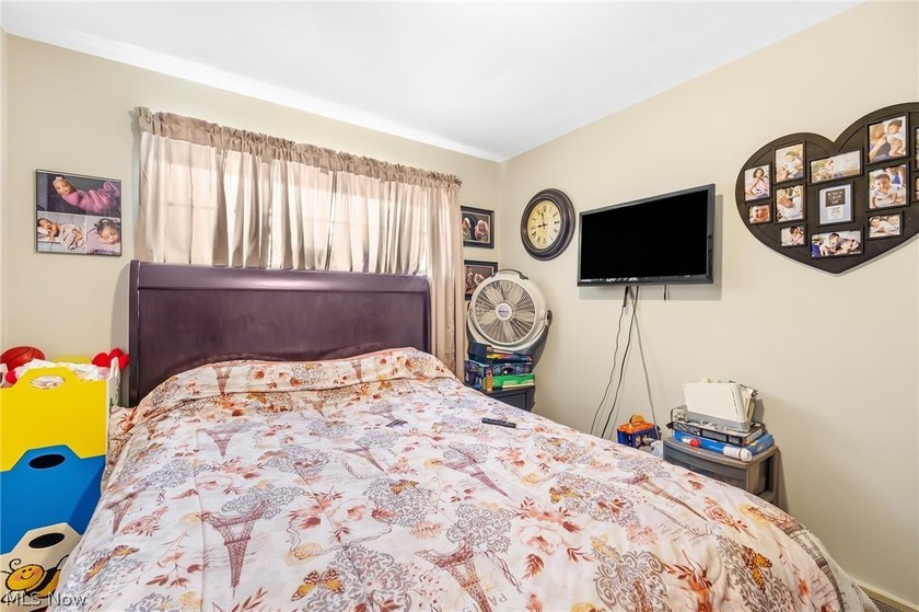 Welcoming 412 E 200th St to the Market! Fully occupied duplex in - photo 9