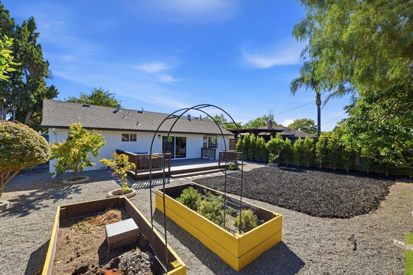 Perfectly situated just off the corner of Strafford, this - photo 22